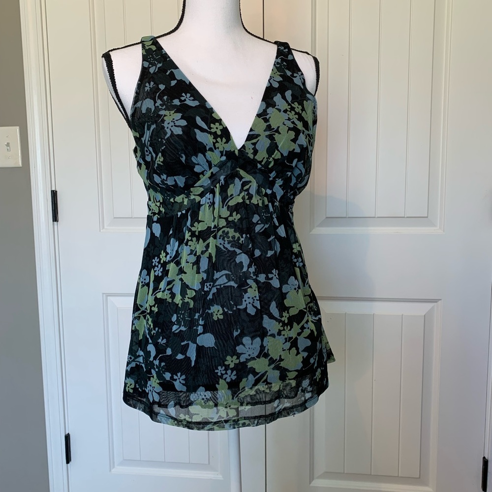 New York & Company Sheer V-Neck Top Size M